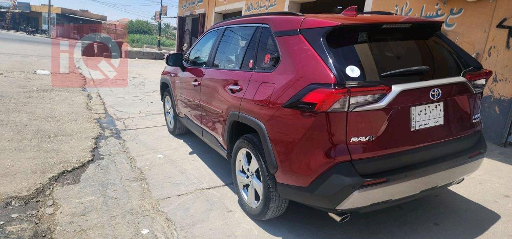 تۆیۆتا ڕاڤ 4